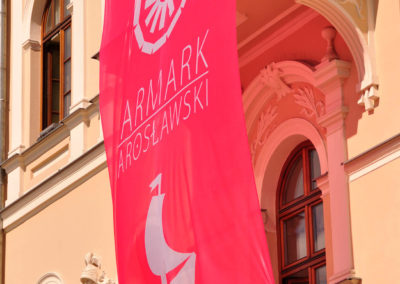 Flaga Jarmarku Jarosławskiego na rynku